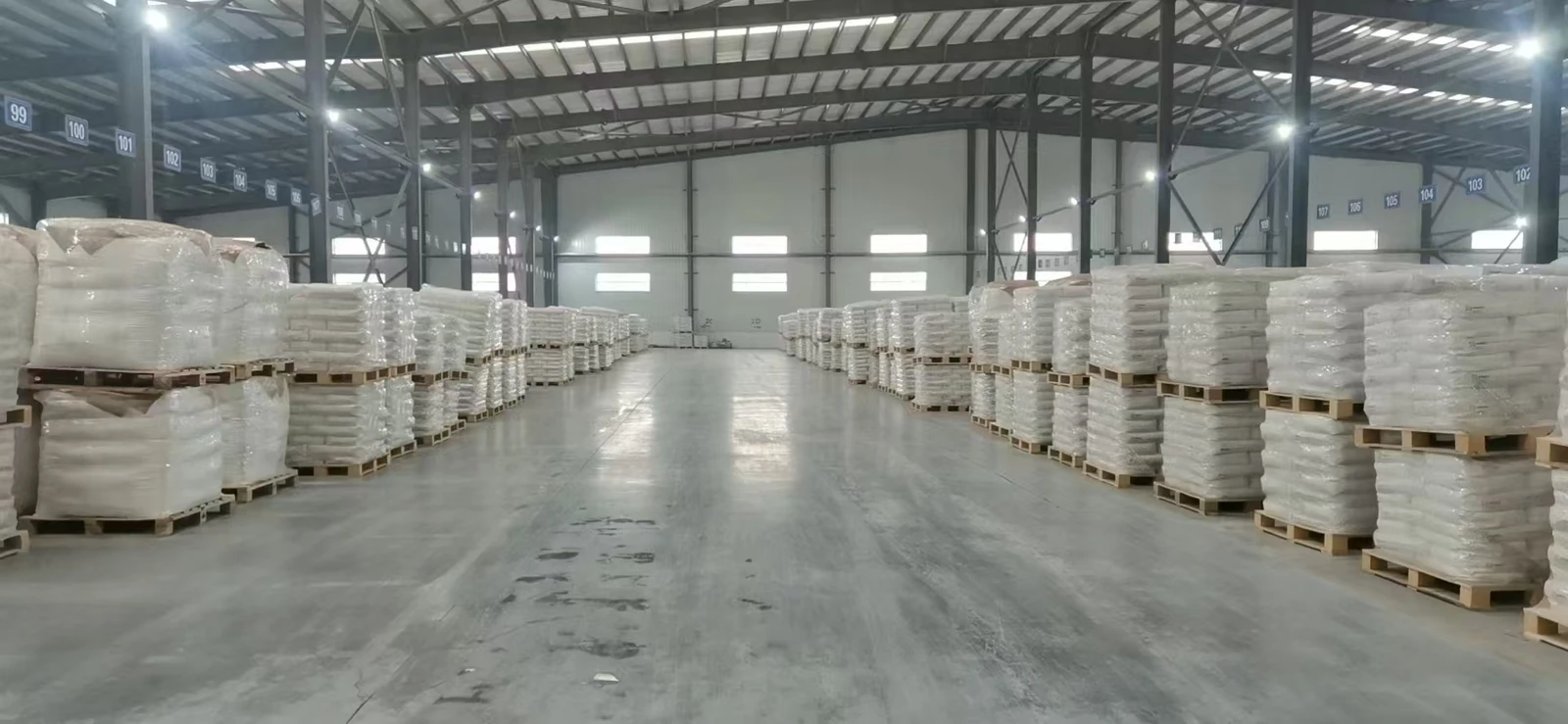 Palletized titanium dioxide storage